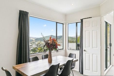 Photo of property in 13 Chastudon Place, Tawa, Wellington, 5028