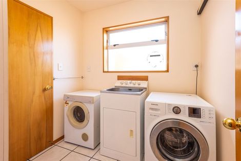 Photo of property in 33 Coniston Avenue, Ilam, Christchurch, 8041