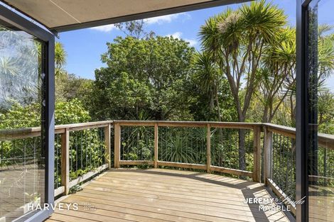 Photo of property in 17 West Lynn Road, Titirangi, Auckland, 0604