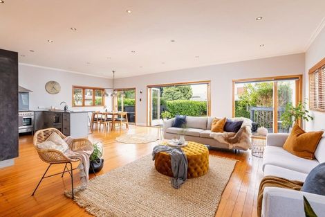 Photo of property in 39 Renfrew Avenue, Sandringham, Auckland, 1041