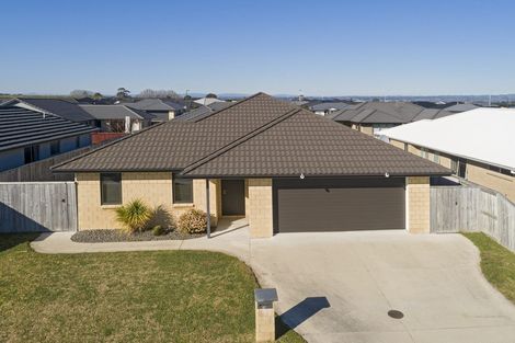 Photo of property in 27 Livingstone Drive, Papamoa Beach, Papamoa, 3118