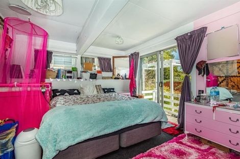 Photo of property in 365 Wairau Road, Totara Vale, Auckland, 0629