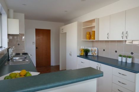 Photo of property in 16 Clivedon Place, Redwood, Christchurch, 8051