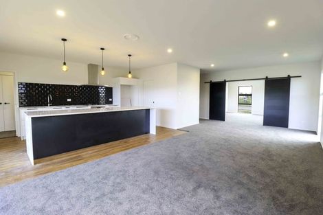 Photo of property in 42 Sardinia Grove, Fitzherbert, Palmerston North, 4410