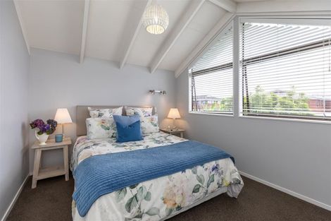 Photo of property in 1/25a Beach Road, Te Atatu Peninsula, Auckland, 0610