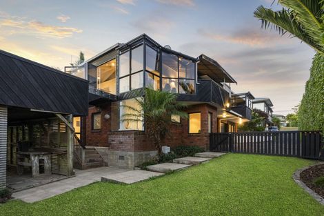 Photo of property in 2/7 Orchard Road, Browns Bay, Auckland, 0630