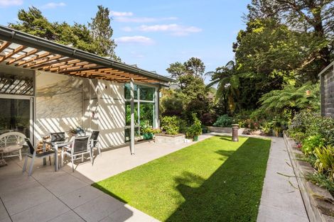 Photo of property in 82 Blue Mountains Road, Pinehaven, Upper Hutt, 5019