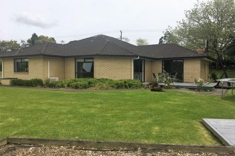 Photo of property in 463 Waitakere Road, Taupaki, Henderson, 0782