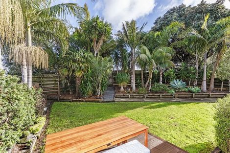 Photo of property in 61 John Dee Crescent, Red Beach, 0932