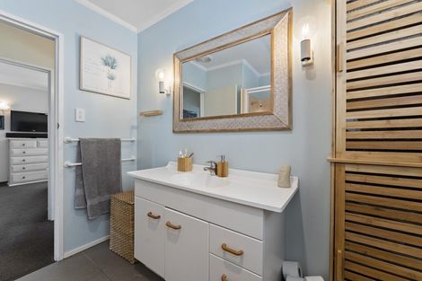 Photo of property in 1 Sutherland Crescent, Westbrook, Palmerston North, 4412