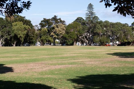 Photo of property in 1/22 Old Lake Road, Narrow Neck, Auckland, 0624