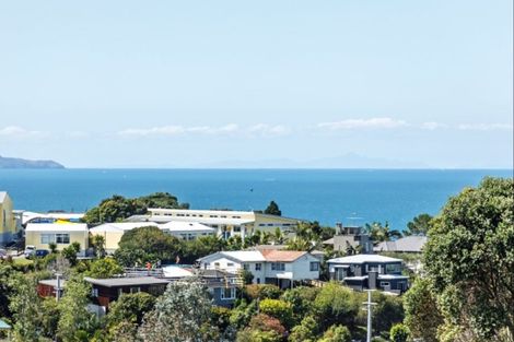 Photo of property in 2/8 Braemar Road, Castor Bay, Auckland, 0620