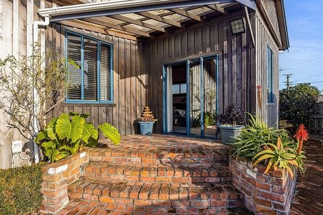 Photo of property in 70 Victoria Street, Hawera, 4610