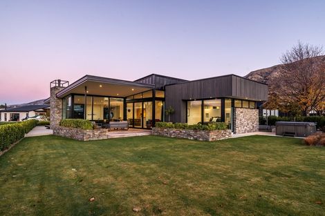 Photo of property in 4 Eden Close, Wanaka, 9305