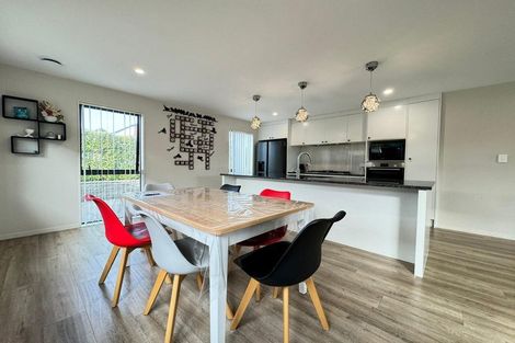 Photo of property in 8 Pakaraka Drive, Papakura, 2110