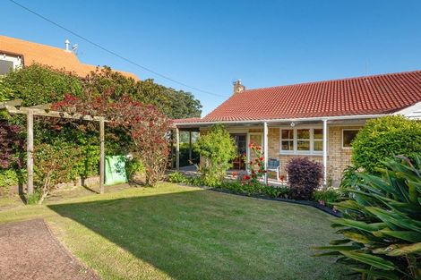 Photo of property in 5 Churchill Road, Murrays Bay, Auckland, 0630