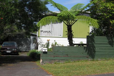 Photo of property in 6 Karo Place, Glendene, Auckland, 0602