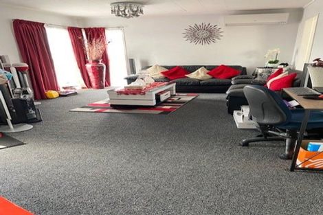 Photo of property in 11 Surman Place, Glen Eden, Auckland, 0602