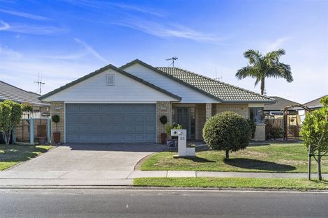 Photo of property in 33 The Gardens Drive, Papamoa Beach, Papamoa, 3118