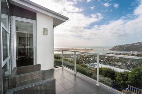 Photo of property in 2 Redcliffs View Lane, Redcliffs, Christchurch, 8081