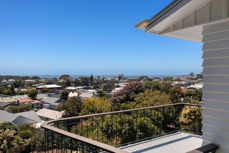Photo of property in 154 Vivian Street, New Plymouth, 4310