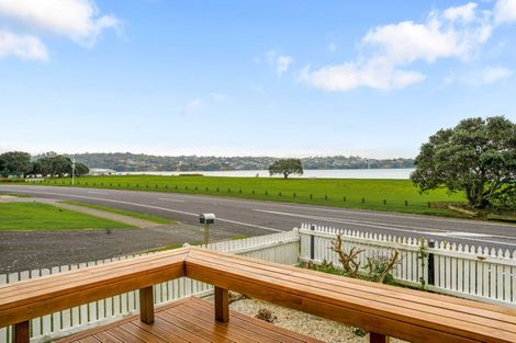 Photo of property in 81 Kiwi Esplanade, Mangere Bridge, Auckland, 2022