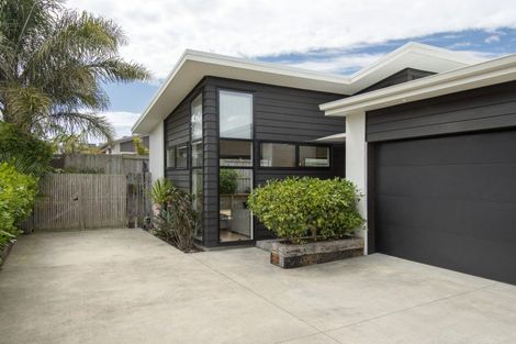 Photo of property in 105 Twin Oak Avenue, Papamoa Beach, Papamoa, 3118