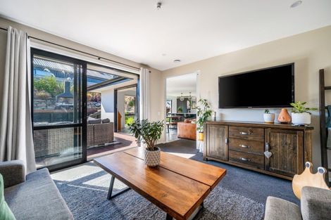 Photo of property in 9 Sarges Way, Lake Hawea, Wanaka, 9382