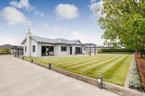 Photo of property in 37 Chestnut Close, Kelvin Grove, Palmerston North, 4414