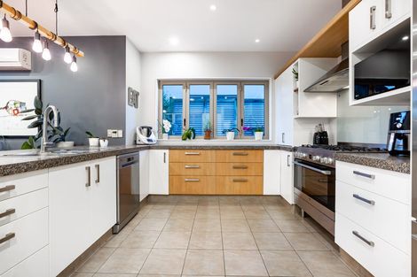 Photo of property in 61 Quadrant Heights, Paraparaumu, 5032