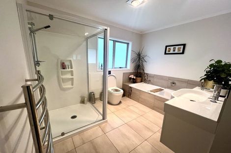 Photo of property in 22b Sunnyvale Road, Swanson, Auckland, 0614