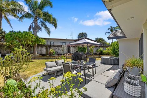 Photo of property in 43 Katerini Grove, Papamoa Beach, Papamoa, 3118