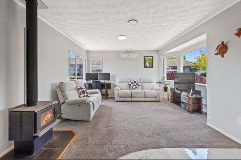 Photo of property in 7 Greenstone Place, Clover Park, Auckland, 2019