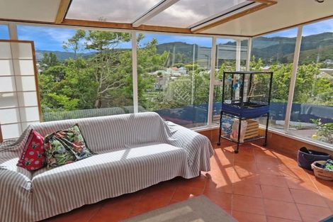 Photo of property in 6 Hill Grove, Naenae, Lower Hutt, 5011