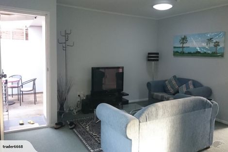 Photo of property in 2/86 Weatherly Road, Torbay, Auckland, 0630