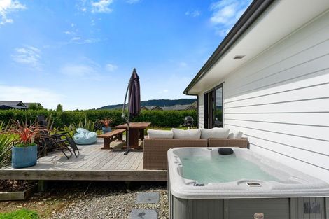 Photo of property in 10 Oriwa Lane, Levin, 5571