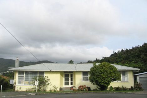 Photo of property in 12 Gribble Grove, Stokes Valley, Lower Hutt, 5019