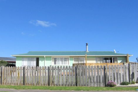 Photo of property in 20 Thomas Place, Foxton Beach, Foxton, 4815