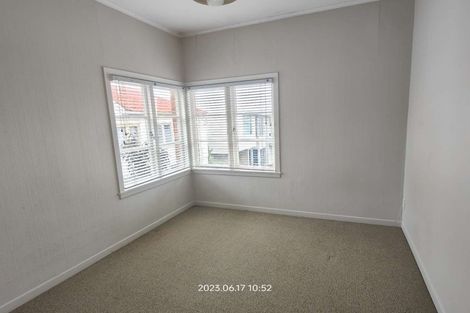 Photo of property in 22 Dallinghoe Crescent, Milford, Auckland, 0620