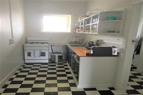 Photo of property in Devonport Apartments, 28/127 Saint Aubyn Street, New Plymouth, 4310