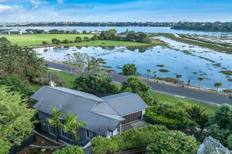 Photo of property in 28a Waterview Road, Stanley Point, Auckland, 0624