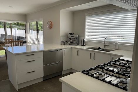 Photo of property in 7 Donzella Place, Conifer Grove, Takanini, 2112