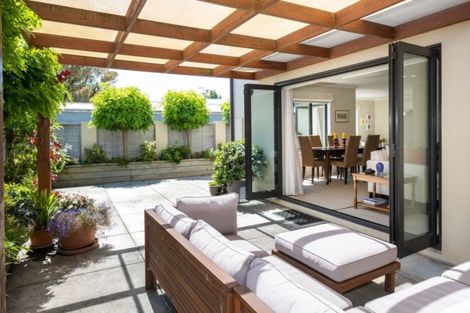 Photo of property in 2/11 Te Aute Road, Havelock North, 4130