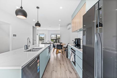 Photo of property in 6/107 Hobsonville Road, West Harbour, Auckland, 0618