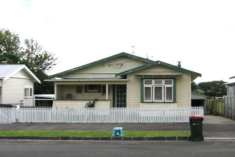 Photo of property in 12 Hawea Road, Point Chevalier, Auckland, 1022