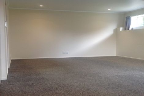 Photo of property in 2/17 Park Road, Glenfield, Auckland, 0629