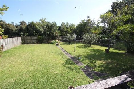 Photo of property in 25 Levonia Street, Morningside, Auckland, 1022