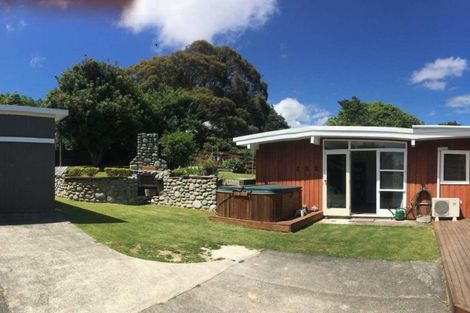Photo of property in 11 Huia Street, Waikanae, 5036