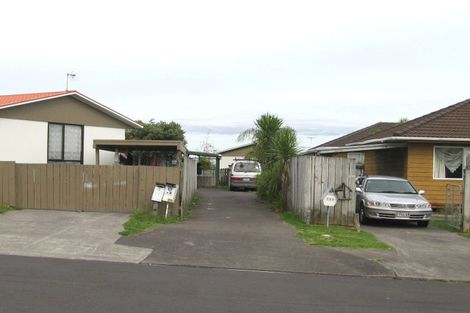 Photo of property in 2/13 Cyril Crescent, West Harbour, Auckland, 0618