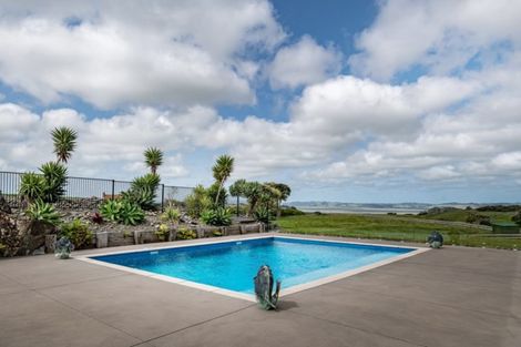 Photo of property in 14 Tuparekura Road, South Head, Helensville, 0874